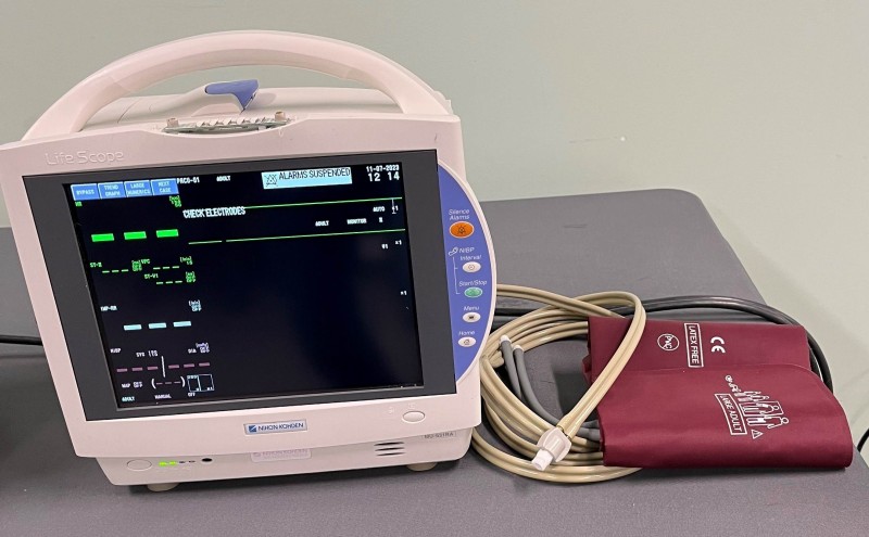Nihon Kohden Life Scope Model: MU-631RA Patient Monitor