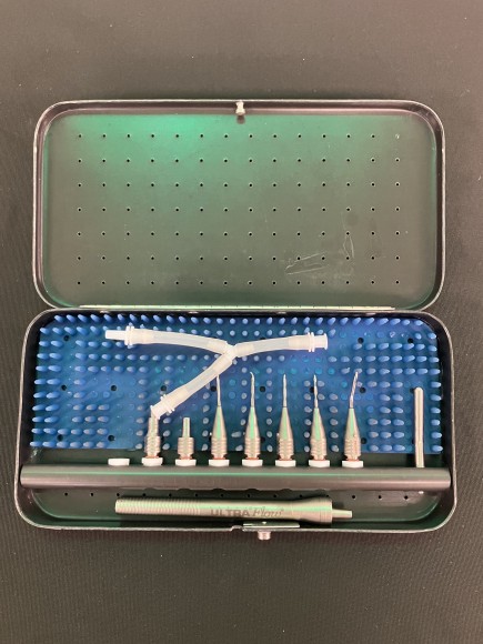 Alcon UltraFlow I/A Handpiece with tips and case