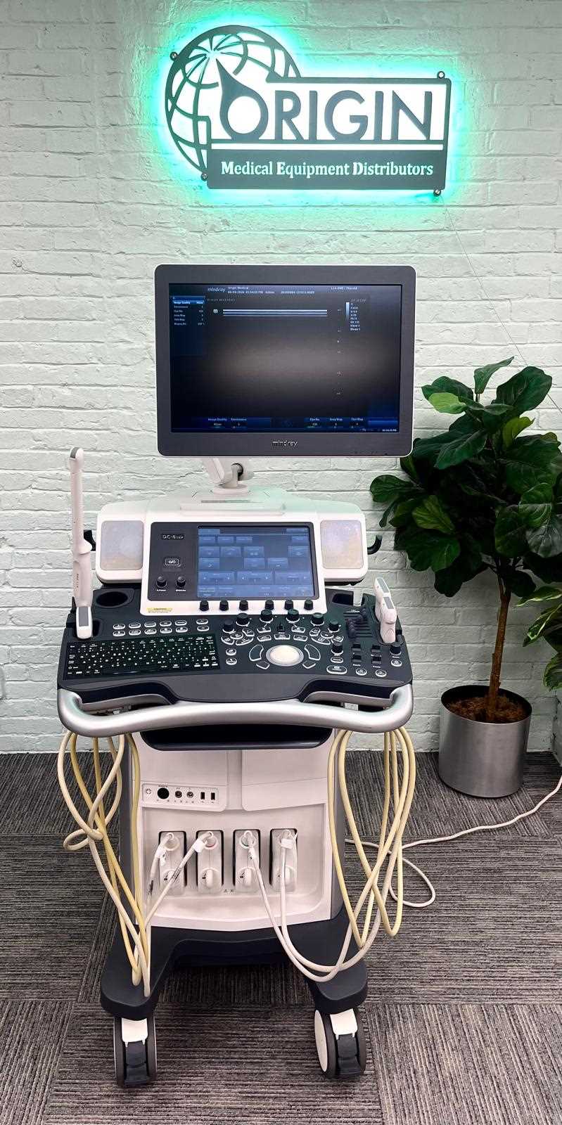 Mindray DC-8 EXP Ultrasound System w/ 4 Transducers