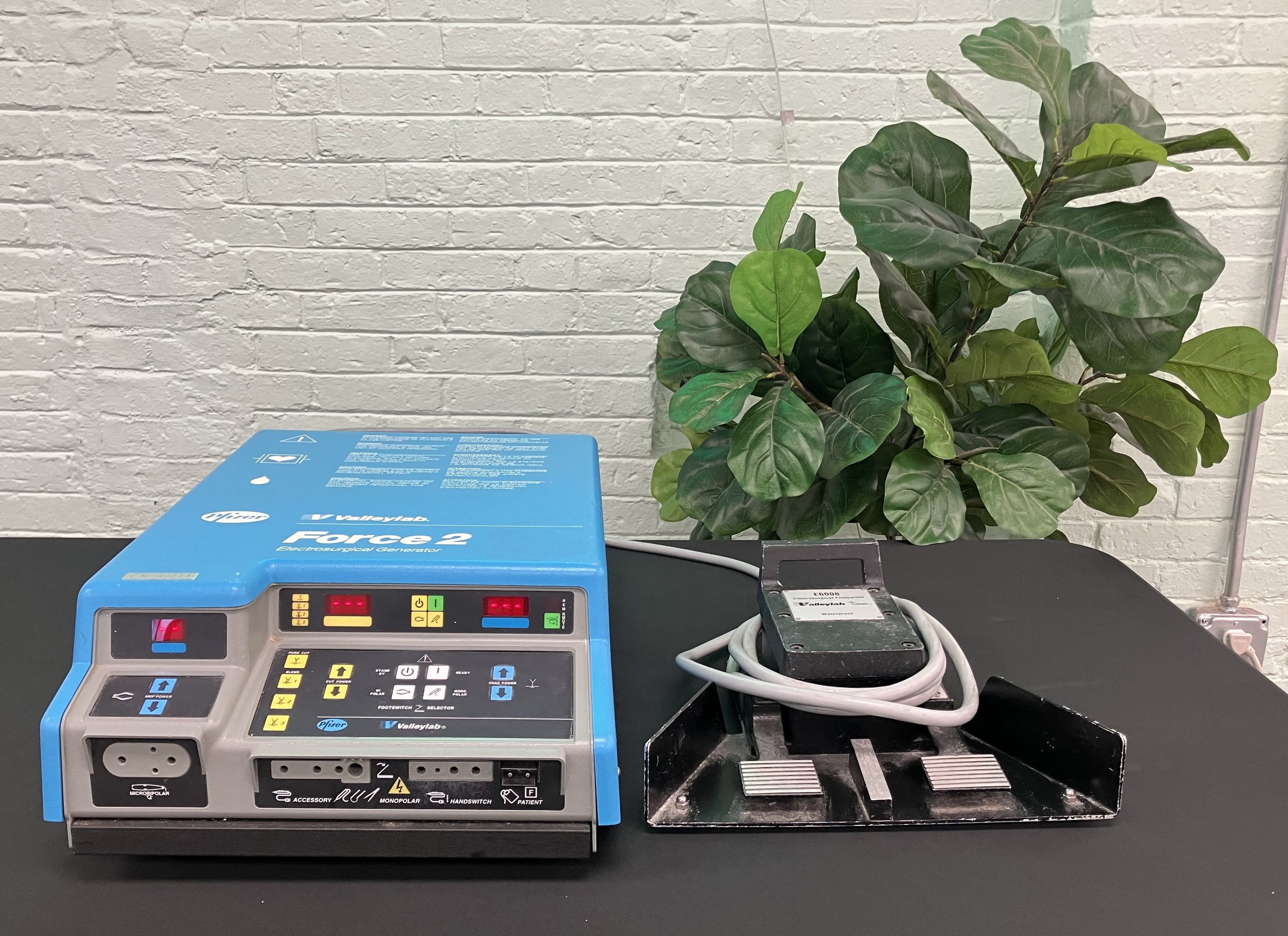 ValleyLab Force 2 Electrosurgical Generator w/ E6008 Foot Switch