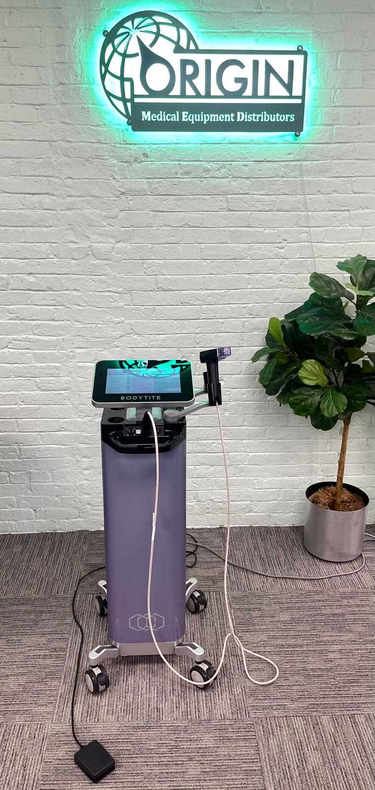 InMode BodyTite RF Aesthetic Laser w Morpheus8 Applicator & FootSwitch