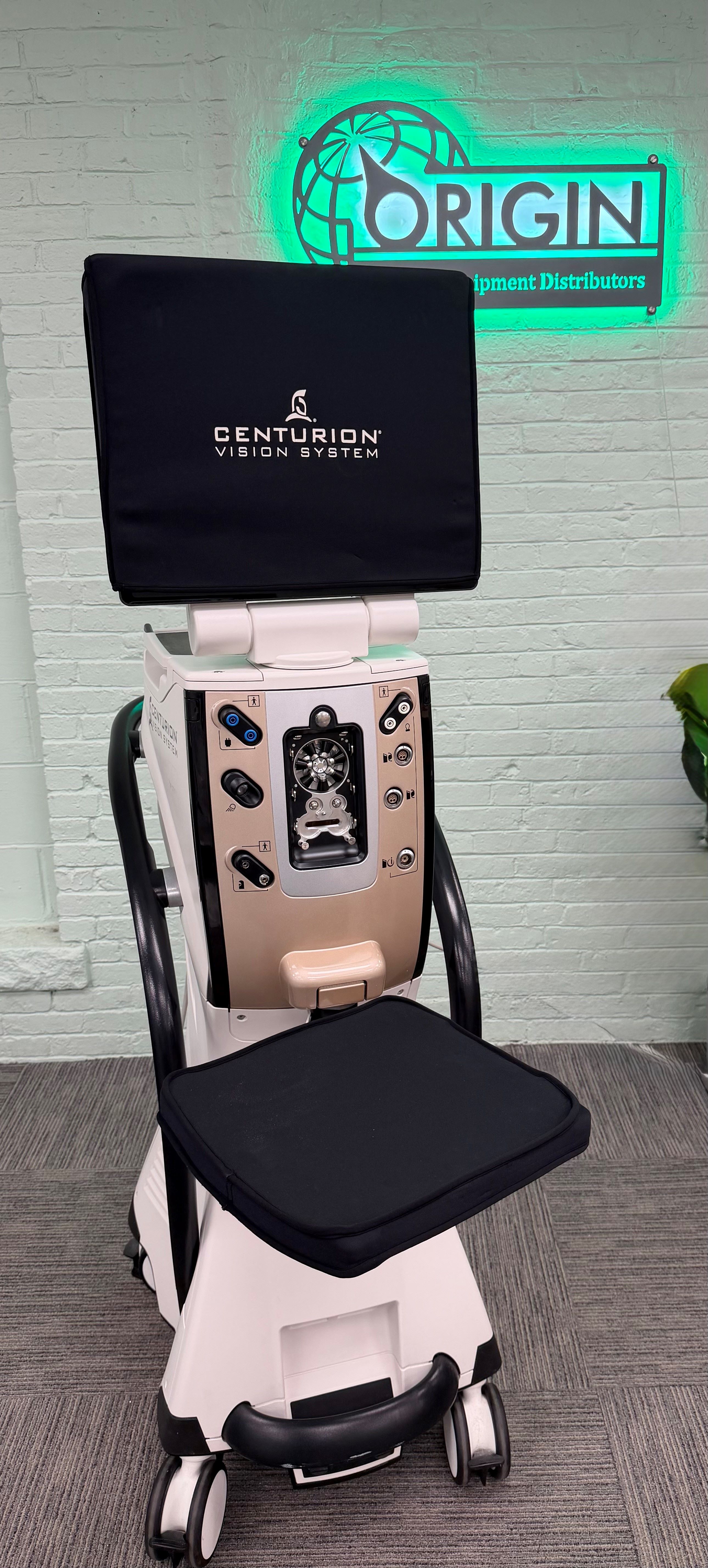 2013 Alcon Centurion Vision System - Phacoemulsification Unit - Comple