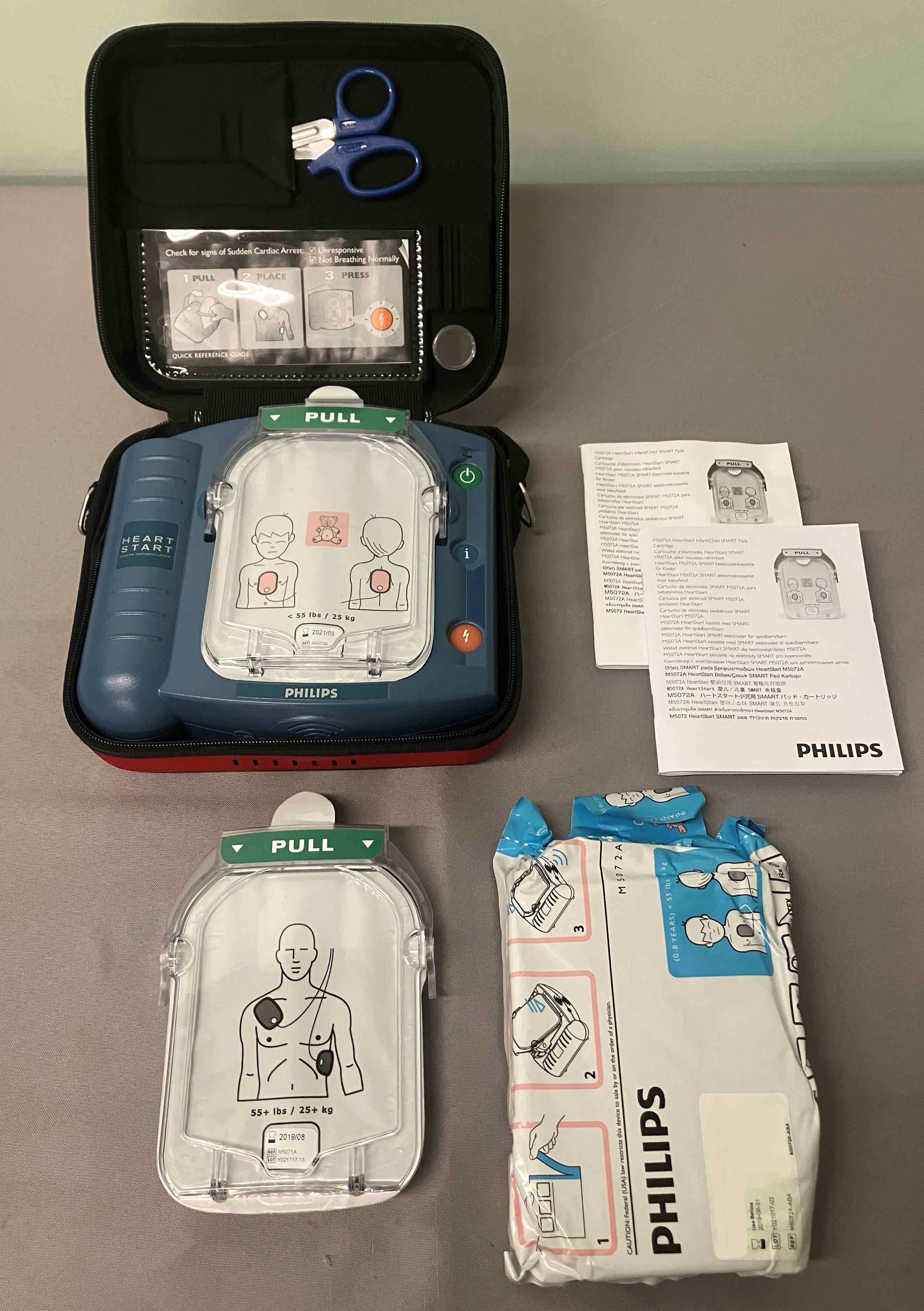 Philips M5066A HeartStart HS1 Defibrillator w/ M5017A and M507A Pads