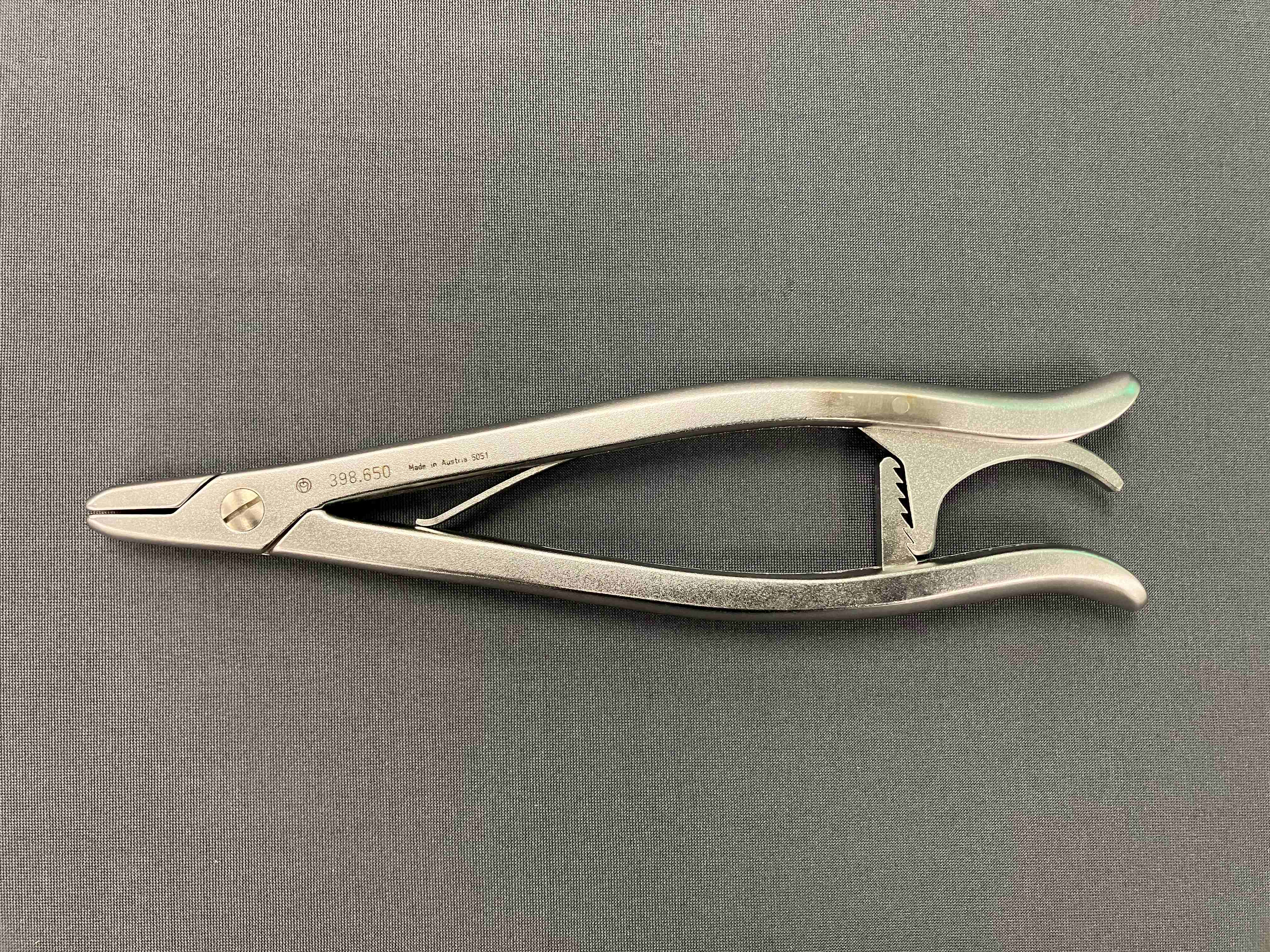 Synthes 398.650 Surgical Screw Removal Pliers