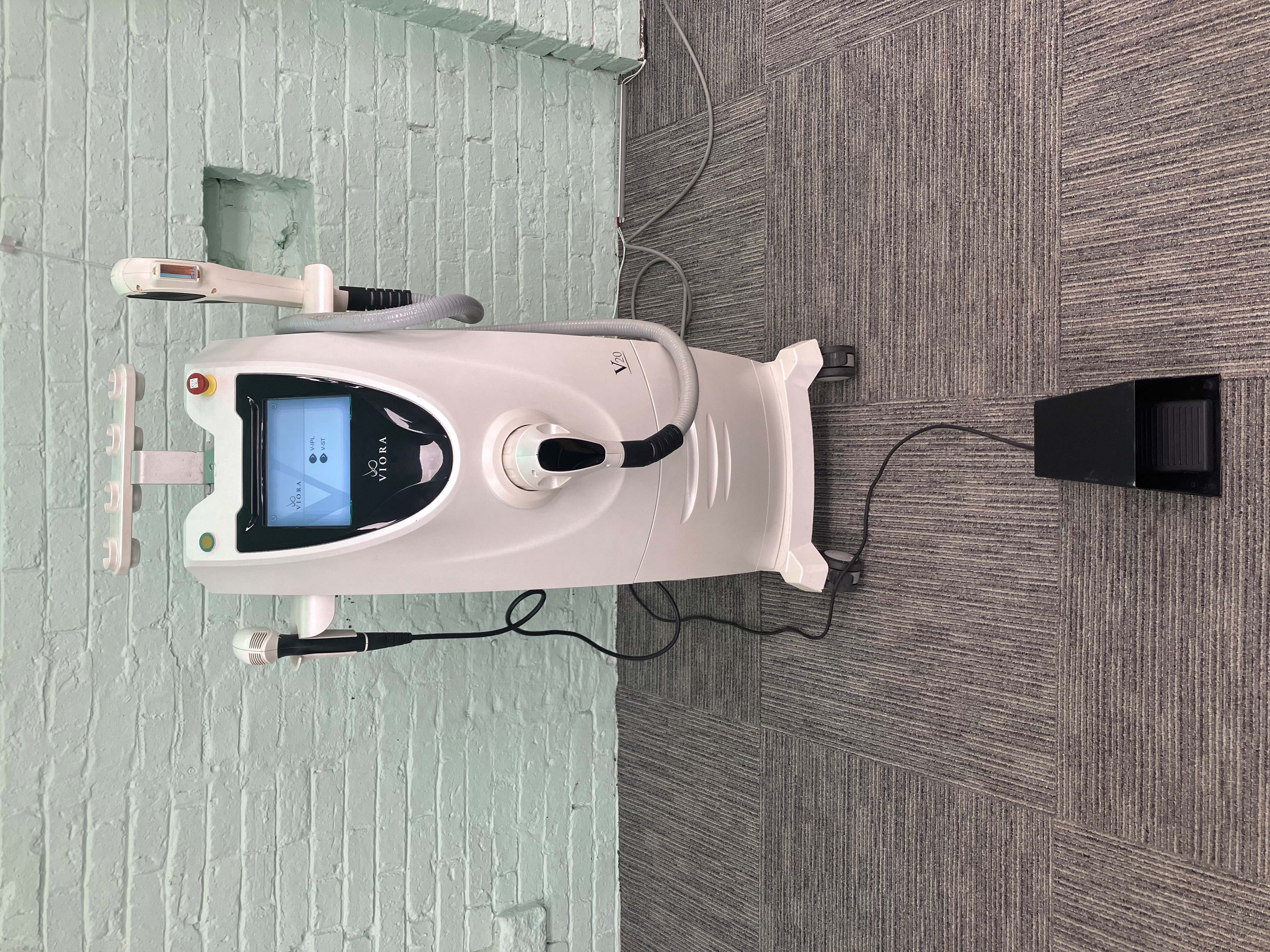 Viora V20 Laser w/ Handpieces and Foot Switch